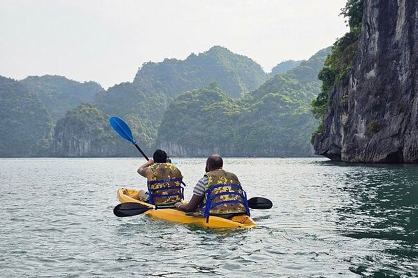 From Emerald Waters to Island Escapes: Halong Bay & Lan Ha Bay Travel Guide